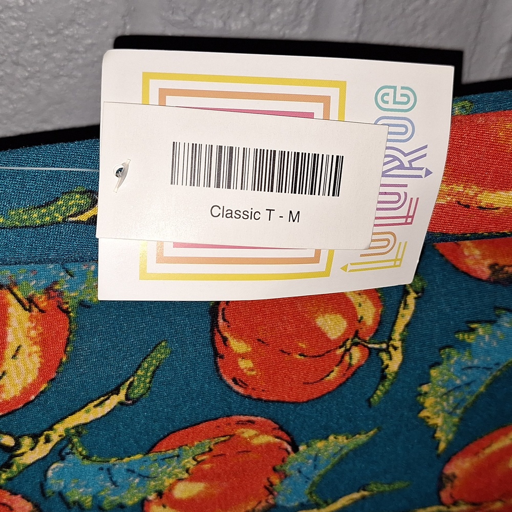 🍅 LuLaroe Tomatoes classic T tee-shirt Size M - Picture 2 of 6